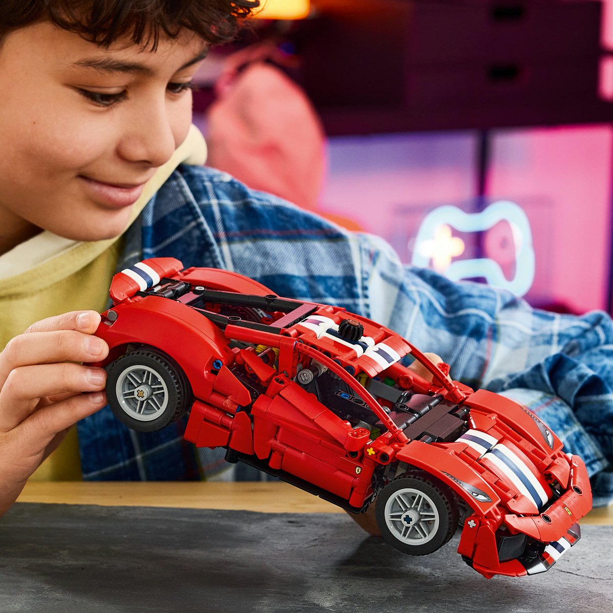 LEGO Technic 42235 - Masina Ferrari 488 PISTA (882 piese)