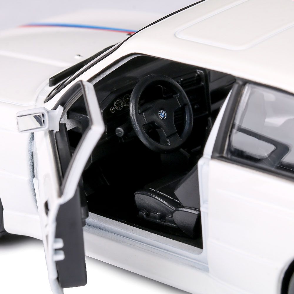 BMW M3 E30 1988 alb - 1/24 Bburago