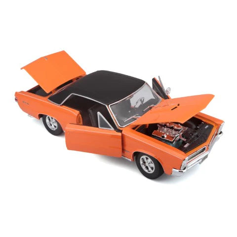 Pontiac GTO 1965 portocaliu/negru - 1/18 Maisto