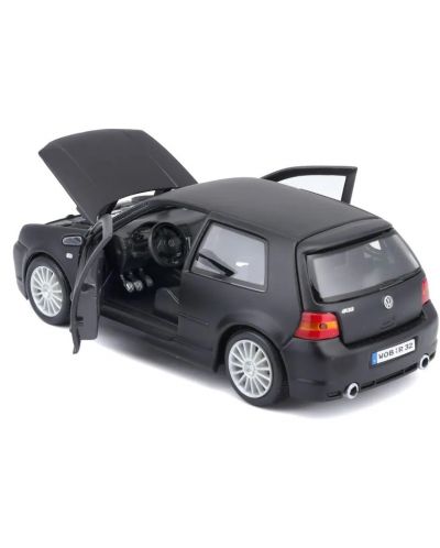 Volkswagen Golf R32 (negru mat) - 1/24 Maisto