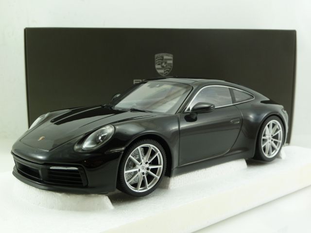 Porsche 911 Carrera 4S  negru - 1/18 Minichamps