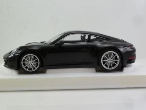 Porsche 911 Carrera 4S  negru - 1/18 Minichamps