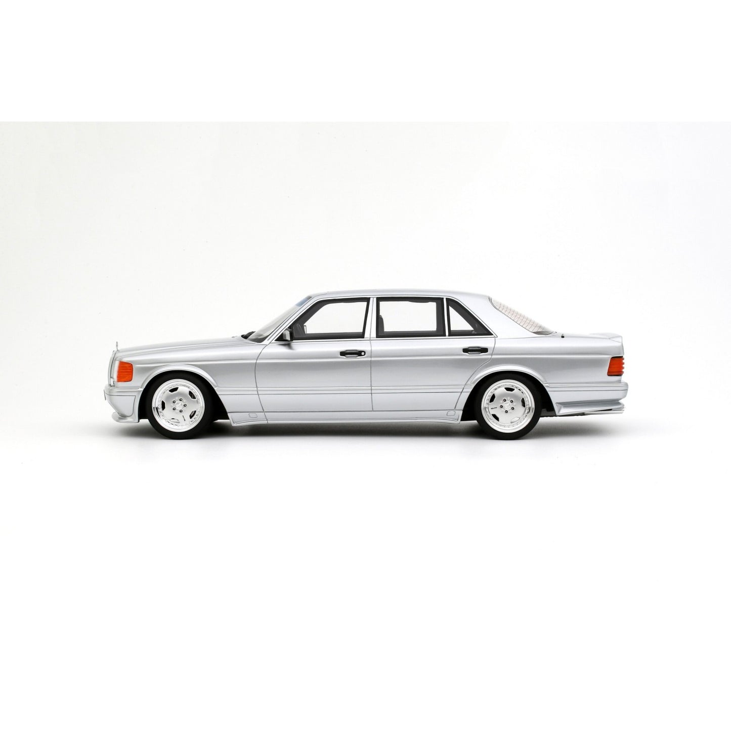 Mercedes-Benz 560 W126 6.0 SEL AMG - 1/18 Otto Mobile