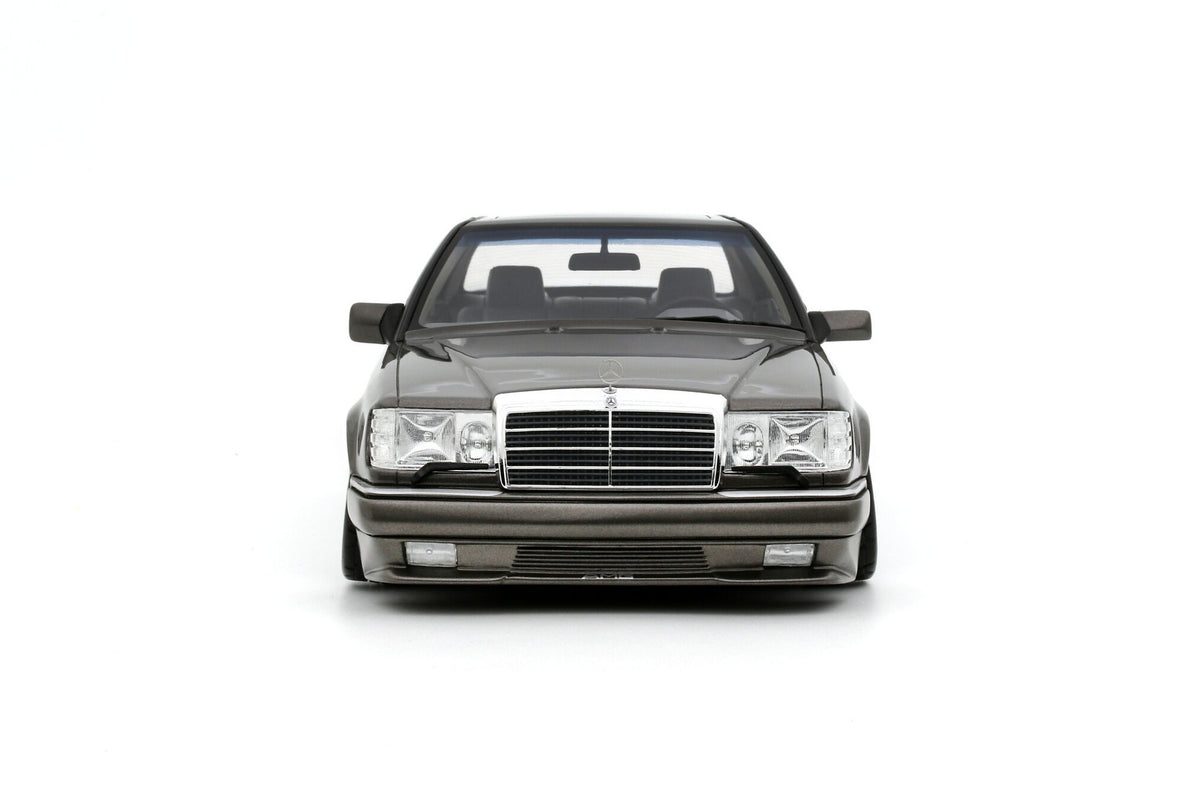 Mercedes-Benz C124 AMG "Stance" - 1/18 Otto Mobile