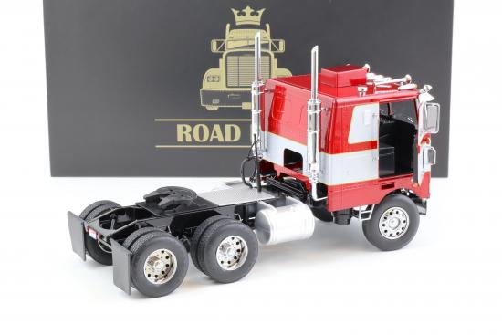 Camion Peterbilt 352 Pacemaker SZM 1977-1979 rosu/argintiu - 1/18 Road Kings