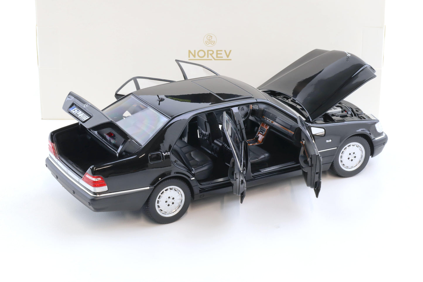 Mercedes-Benz S600 1997 obsidian black metallic - 1/18 Norev