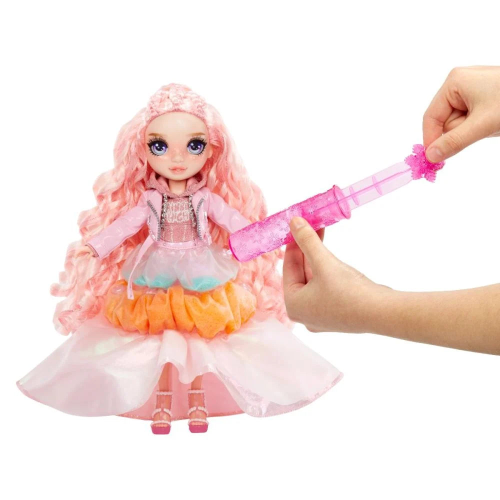 Papusa RAINBOW High Winter Wonderland - Bella Parker 28cm