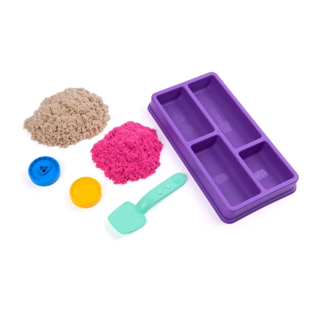 Set de joaca cu nisip si diverse forme Kinetic Sand - Cutie cu fursecuri