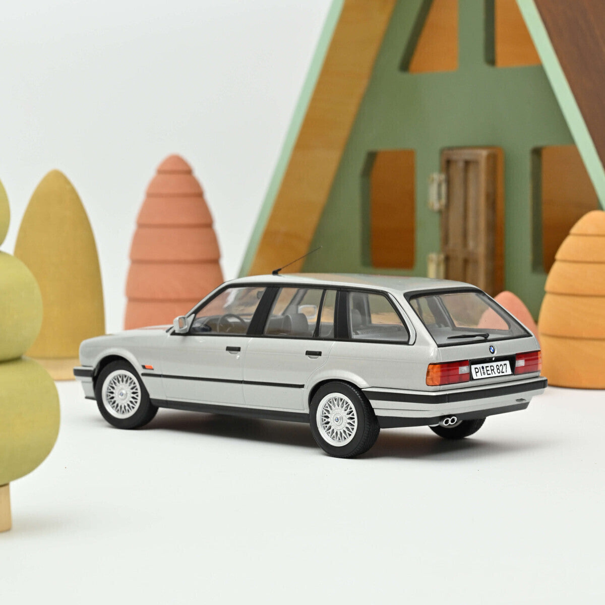 BMW 325i Touring 1991 argintiu - 1/18 Norev