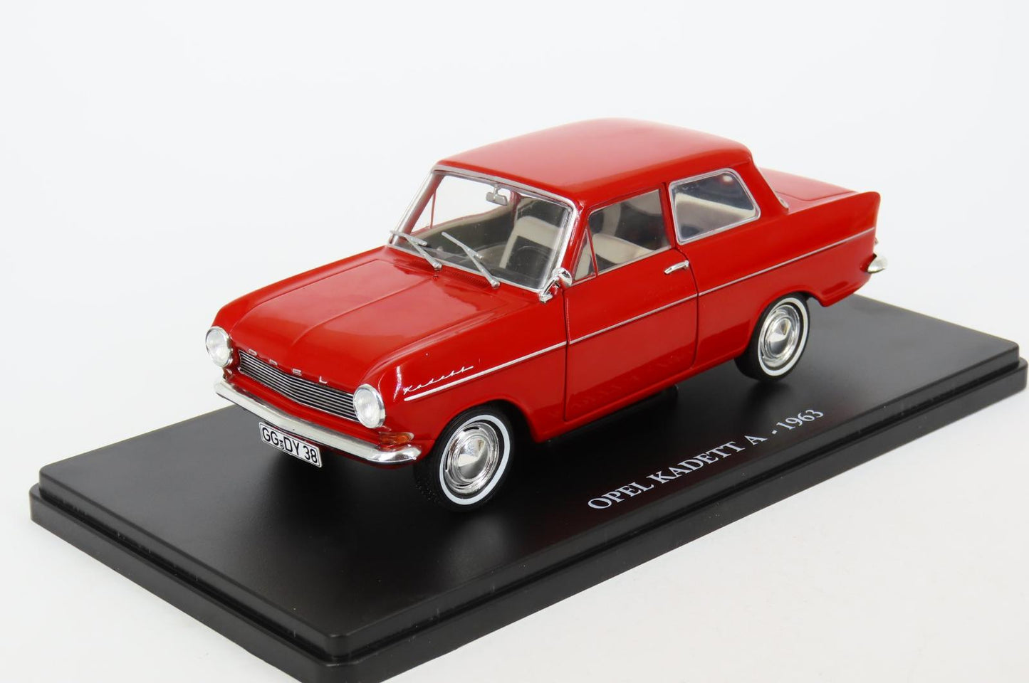 Opel Kadett A 1963 cu vitrina plexiglass - 1/24 Edicola