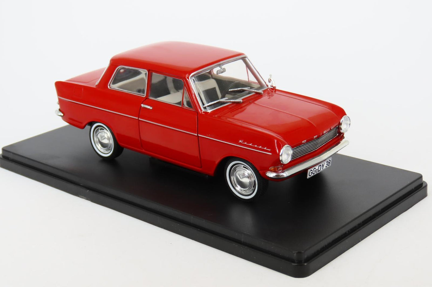 Opel Kadett A 1963 cu vitrina plexiglass - 1/24 Edicola