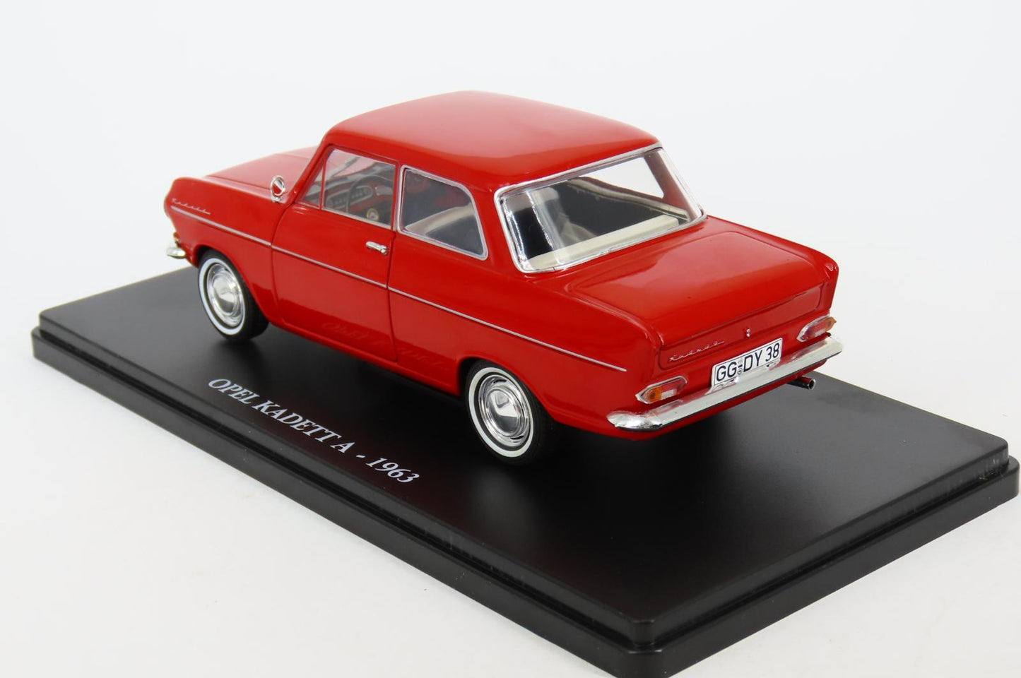 Opel Kadett A 1963 cu vitrina plexiglass - 1/24 Edicola