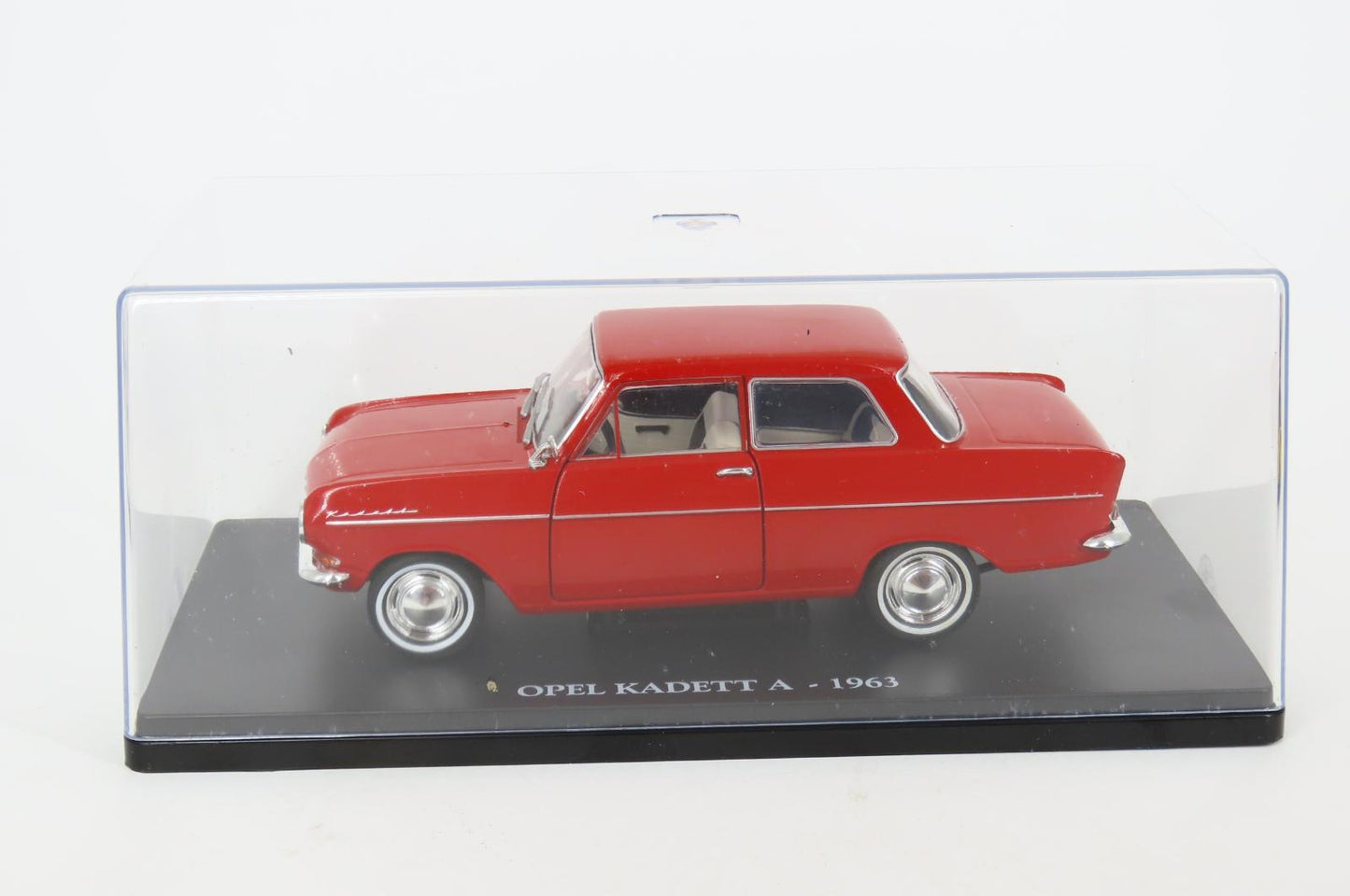 Opel Kadett A 1963 cu vitrina plexiglass - 1/24 Edicola