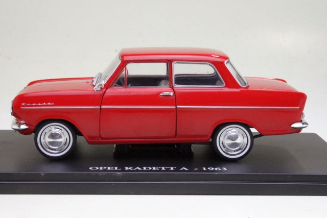 Opel Kadett A 1963 cu vitrina plexiglass - 1/24 Edicola