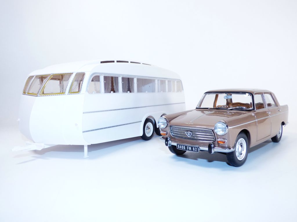 Peugeot 404 din 1965 si rulota - 1/18 Norev