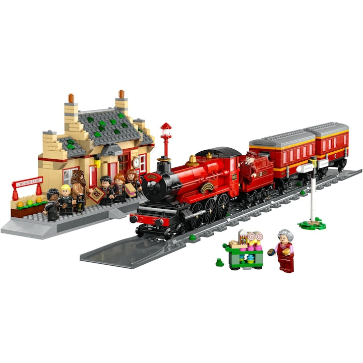 LEGO Harry Potter TM 76423 - Expresul Hogwarts si gara din Hogsmeade (1074 piese)