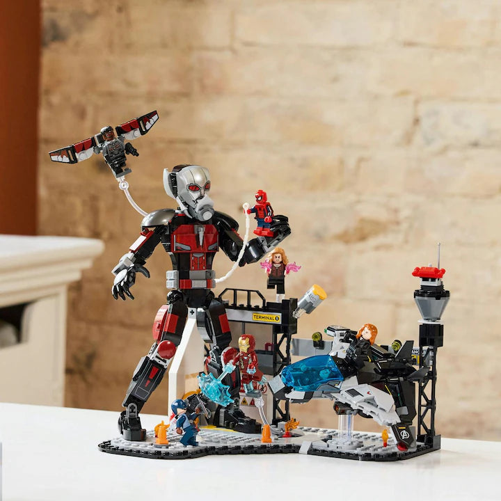 LEGO Marvel 76314 - Batalia plina de actiune din Capitanul America: Razboi civil (736 piese)