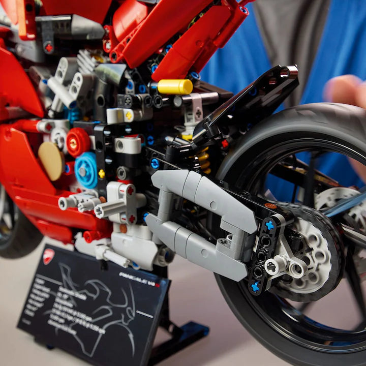 LEGO Technic 42202 - Motocicleta Ducati Panigale V4 S (1603 piese)