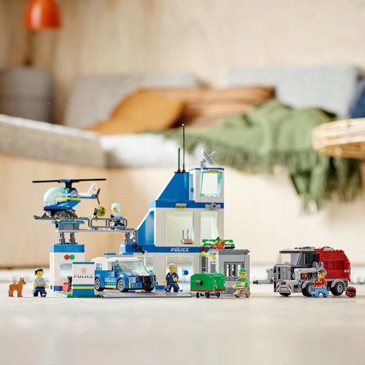 LEGO City 60316 - Sectie de politie (668 piese)