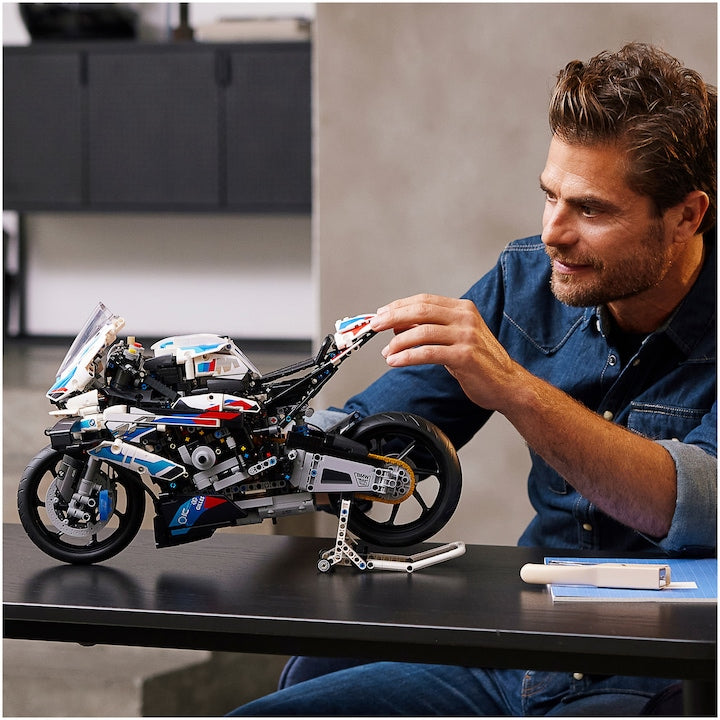 LEGO Technic 42130 - BMW M 1000 RR (1920 piese)