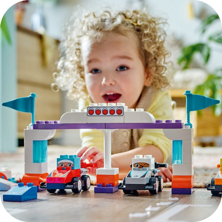 LEGO DUPLO 10445 - Echipa F1 Masini si piloti de curse (70 piese)