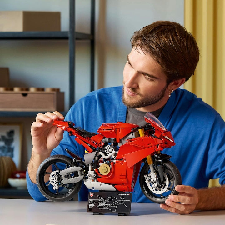 LEGO Technic 42202 - Motocicleta Ducati Panigale V4 S (1603 piese)