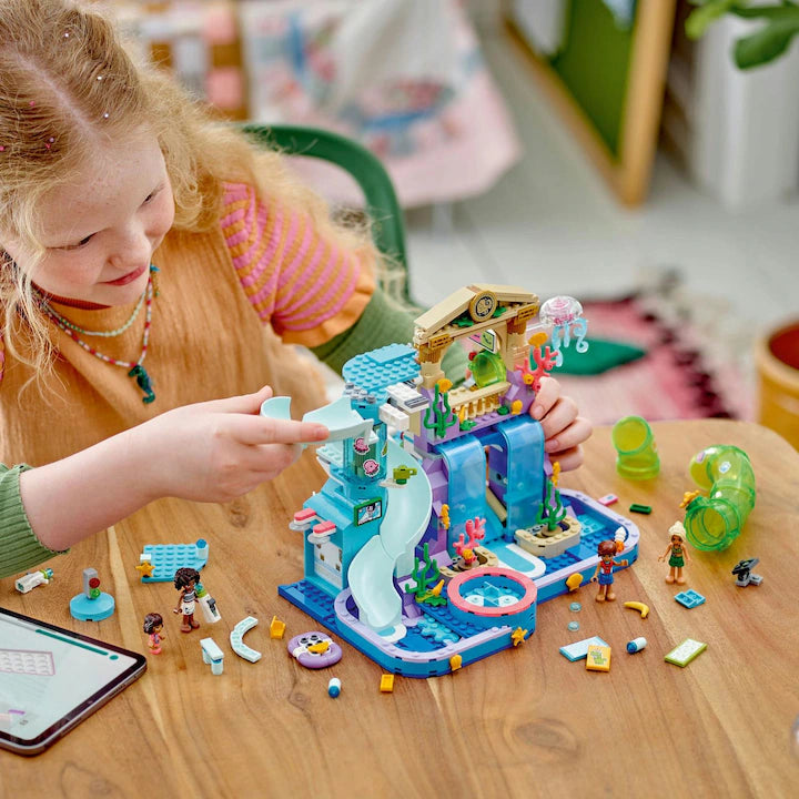 LEGO Friends 42630 - Parc acvatic din orasul Heartlake (814 piese)