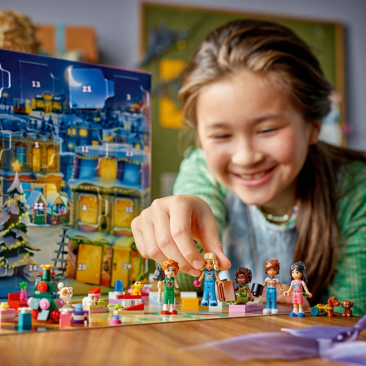LEGO Friends 42668 - Calendar de advent (237 piese)