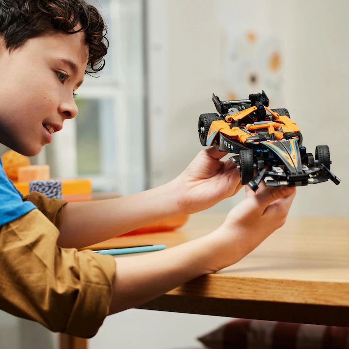 LEGO Technic 42169 - Neom Mclaren Formula E race car (452 piese)
