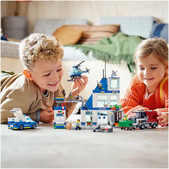 LEGO City 60316 - Sectie de politie (668 piese)