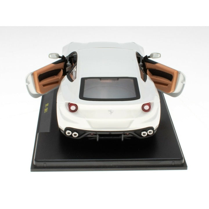 Ferrari FF 2011 alb cu vitrina plexiglass - 1/24 Bburago