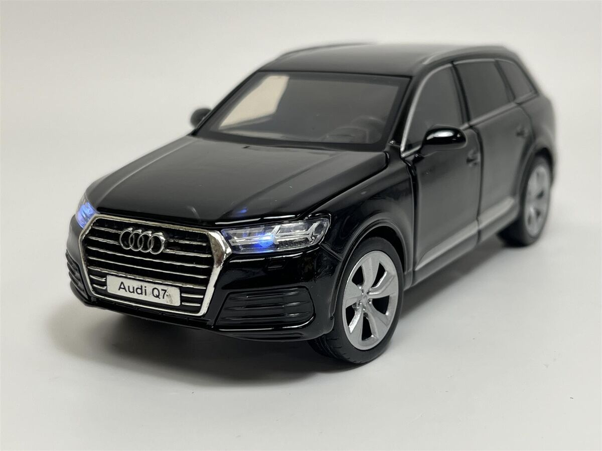 Audi Q7 negru - 1/32 Tayumo