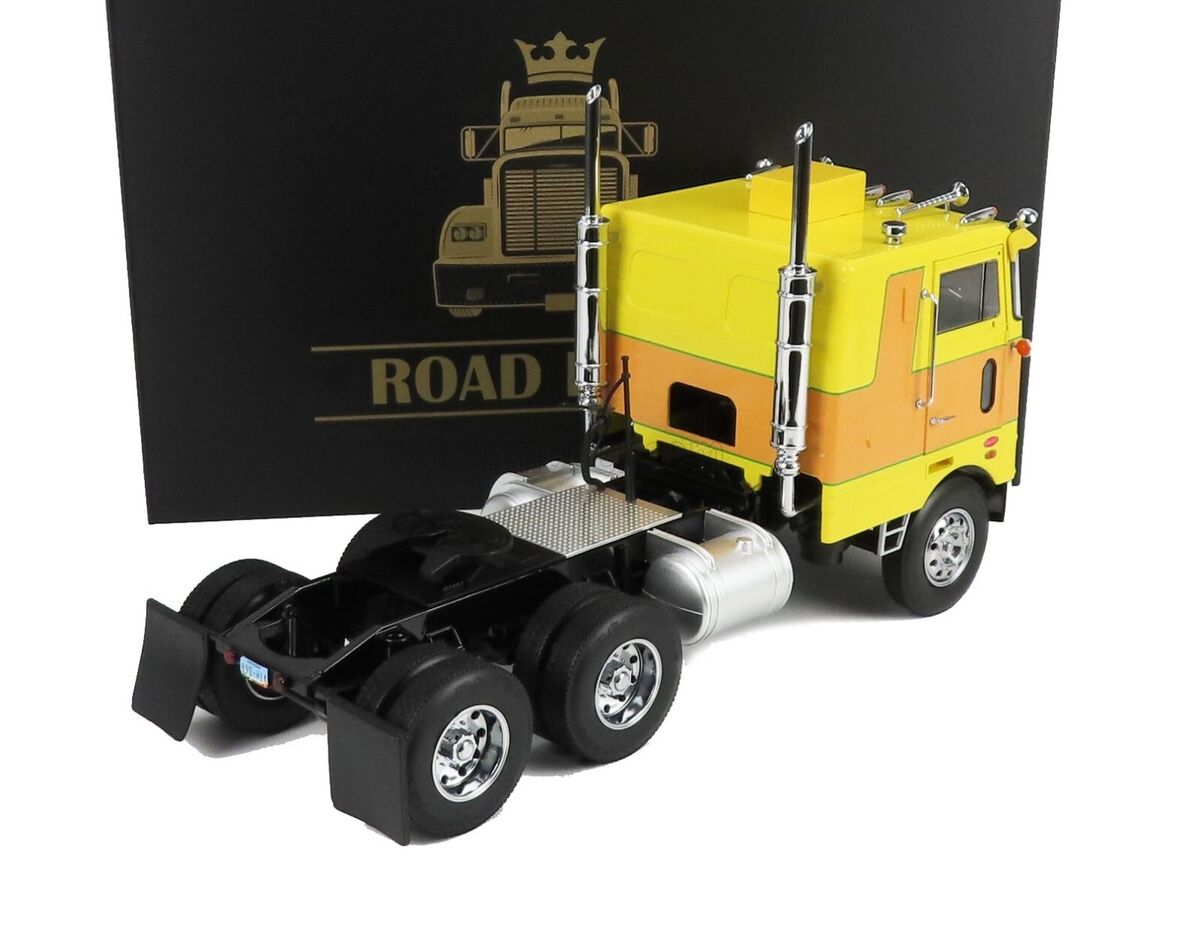 Camion Peterbilt 352 Pacemaker SZM 1977-1979 galben/portocaliu - 1/18 Road Kings