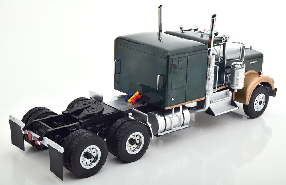 Camion Kenworth W900 truck dark green / gold metallic - 1/18 Road Kings