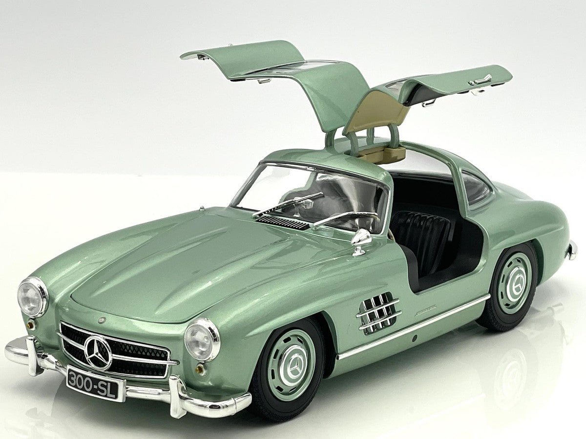 Mercedes-Benz 300 SL Coupe 1955 light green metallic 1/390pcs - 1/18 Minichamps
