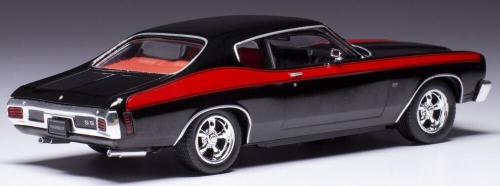Chevrolet Chevelle SS 1970 negru/rosu cu vitrina plexiglass - 1/43 Ixo Models