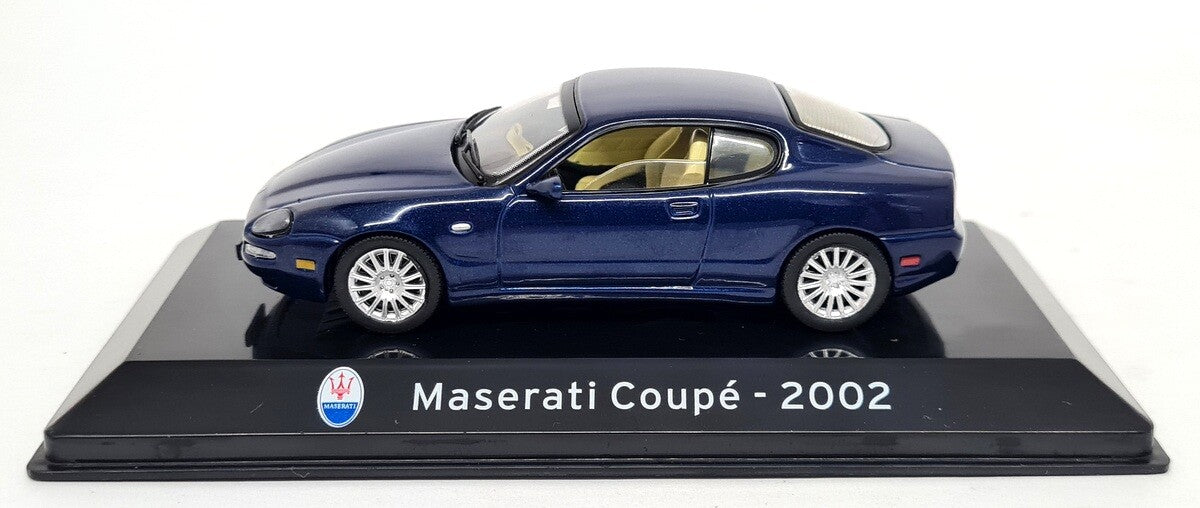 Maserati Coupe 2002 cu vitrina plexiglass - 1/43 Altaya