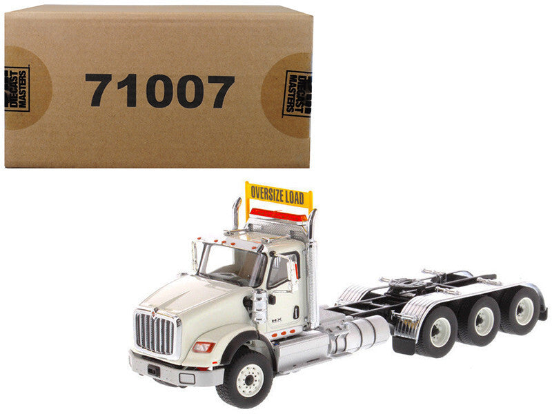 Camion International HX620 Tridem Tractor - 1/50 Diecast Masters