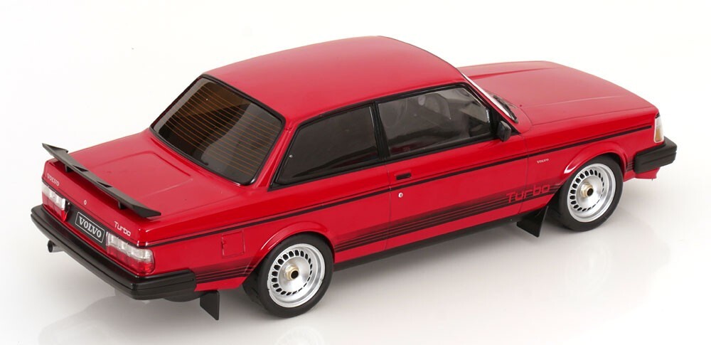 Volvo 240 Turbo "Custom" 1984 - 1/18 Ixo Models