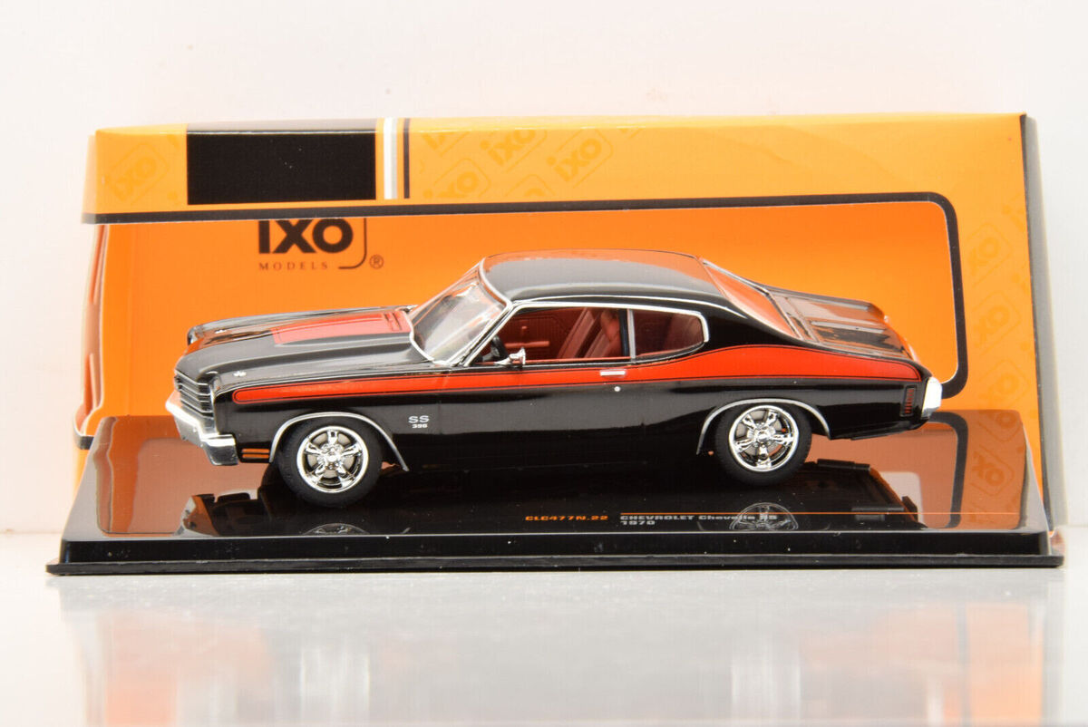 Chevrolet Chevelle SS 1970 negru/rosu cu vitrina plexiglass - 1/43 Ixo Models