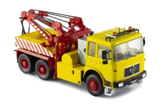 Camion MAN F8 26.281 galben/rosu cu vitrina plexiglass - 1/43 Ixo Modelcars