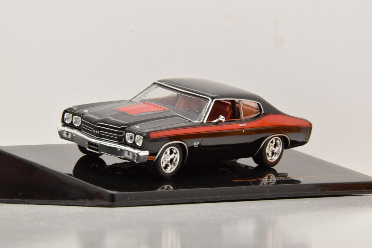 Chevrolet Chevelle SS 1970 negru/rosu cu vitrina plexiglass - 1/43 Ixo Models