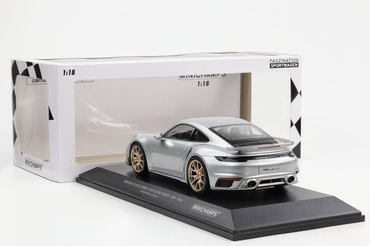 Porsche 911 (992) Turbo S Coupe Sport argintiu cu jante aurii 2024 1/300pcs - 1/18 Minichamps