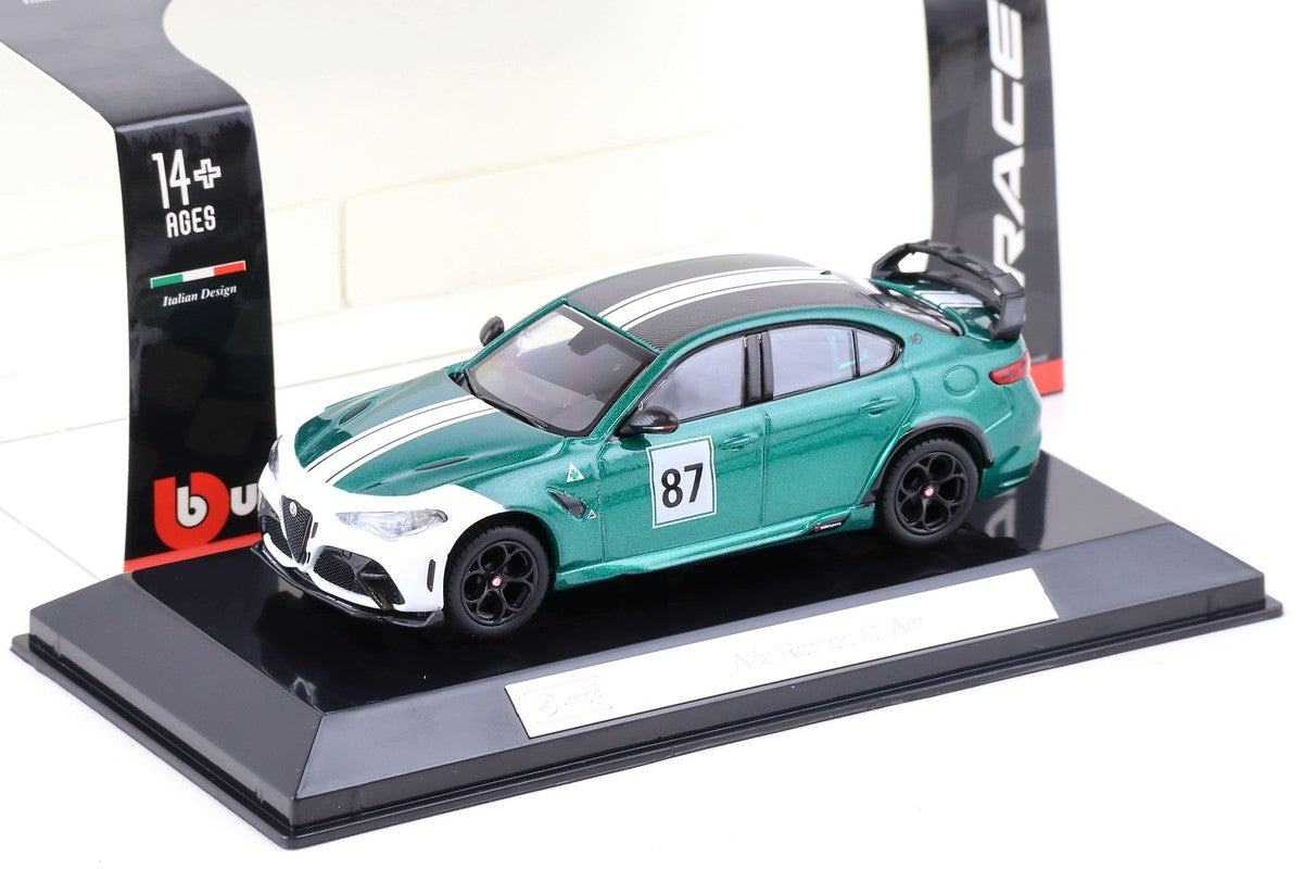 Alfa Romeo Giulia GTAm #87 cu vitrina plexiglass - 1/43 Bburago