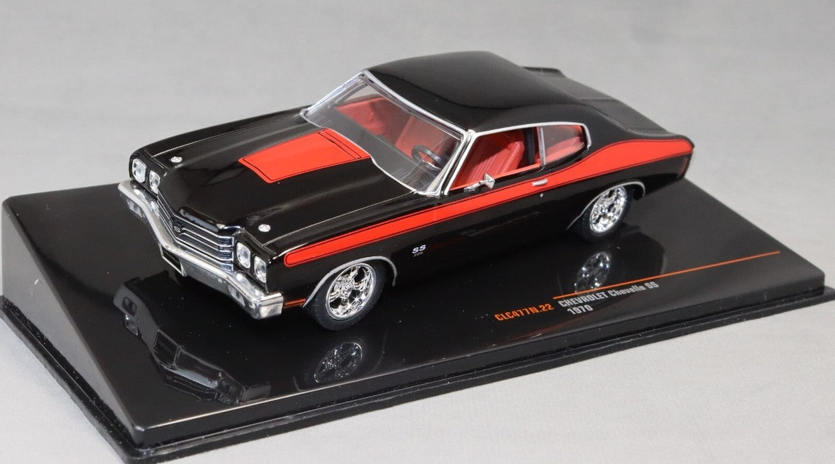 Chevrolet Chevelle SS 1970 negru/rosu cu vitrina plexiglass - 1/43 Ixo Models