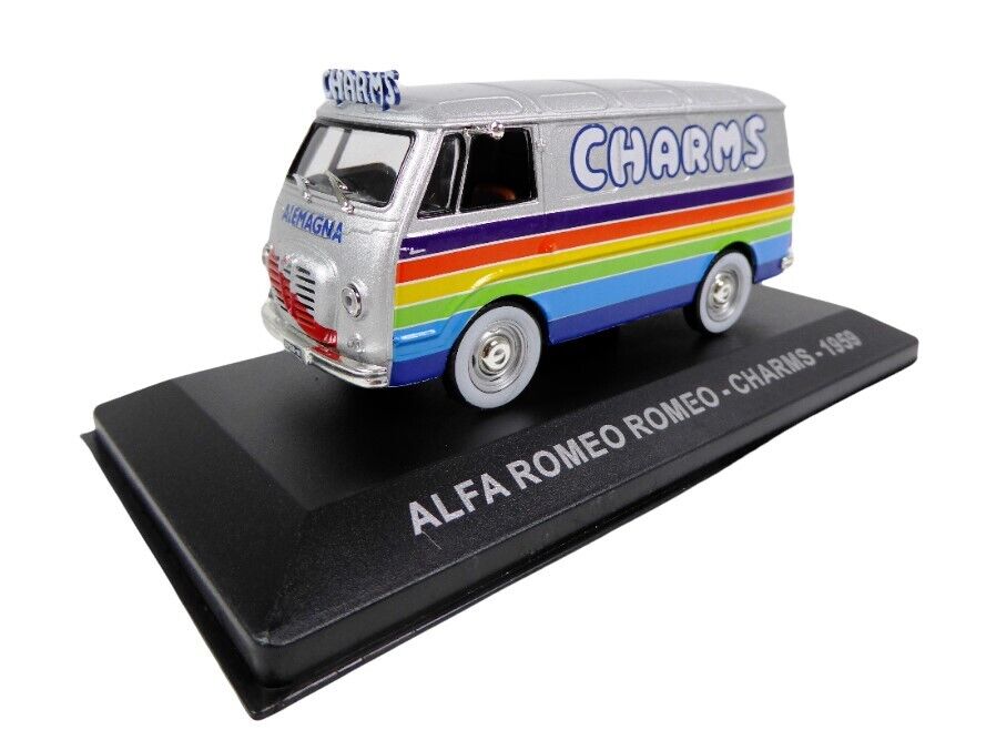 Alfa Romeo Romeo - Charms 1959 cu vitrina plexiglass - 1/43 Altaya