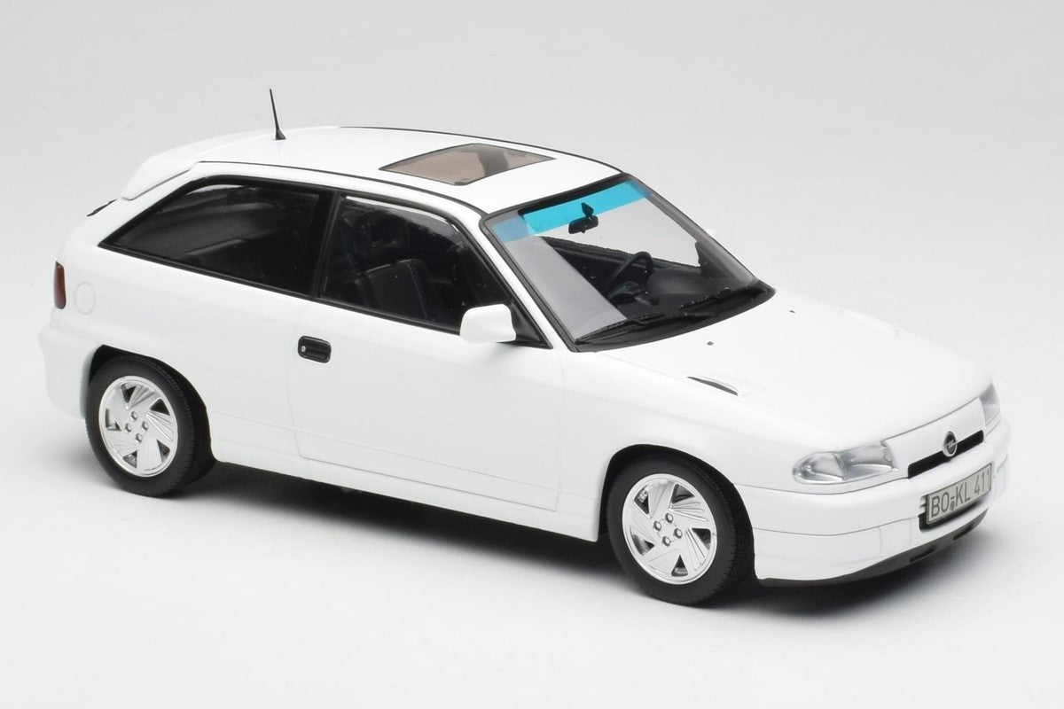 Opel Astra GSi 1991 alb - 1/18 Norev