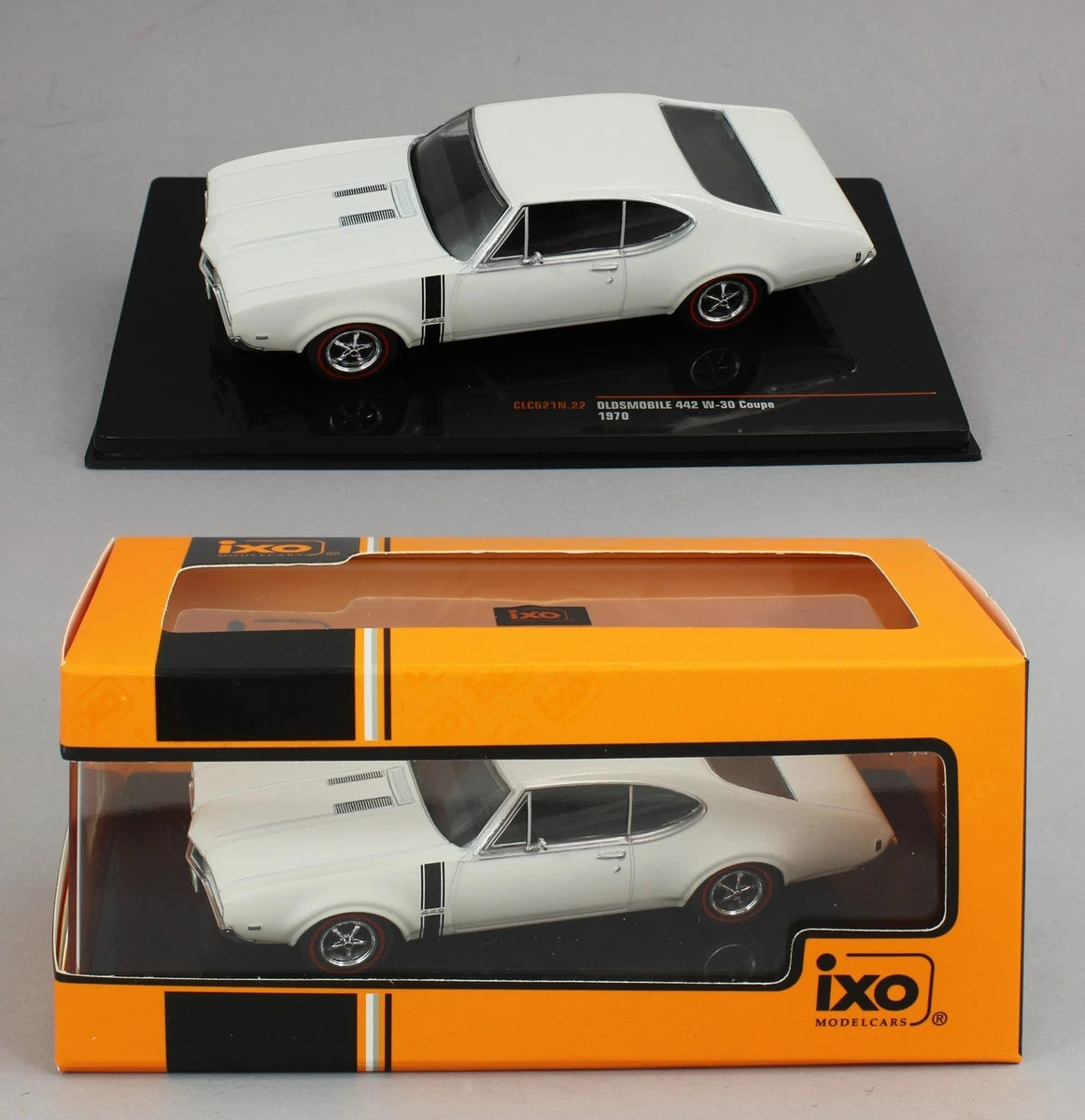 Oldsmobile 442 W-30 Coupe 1970 cu vitrina plexiglass - 1/43 Ixo Modelcars