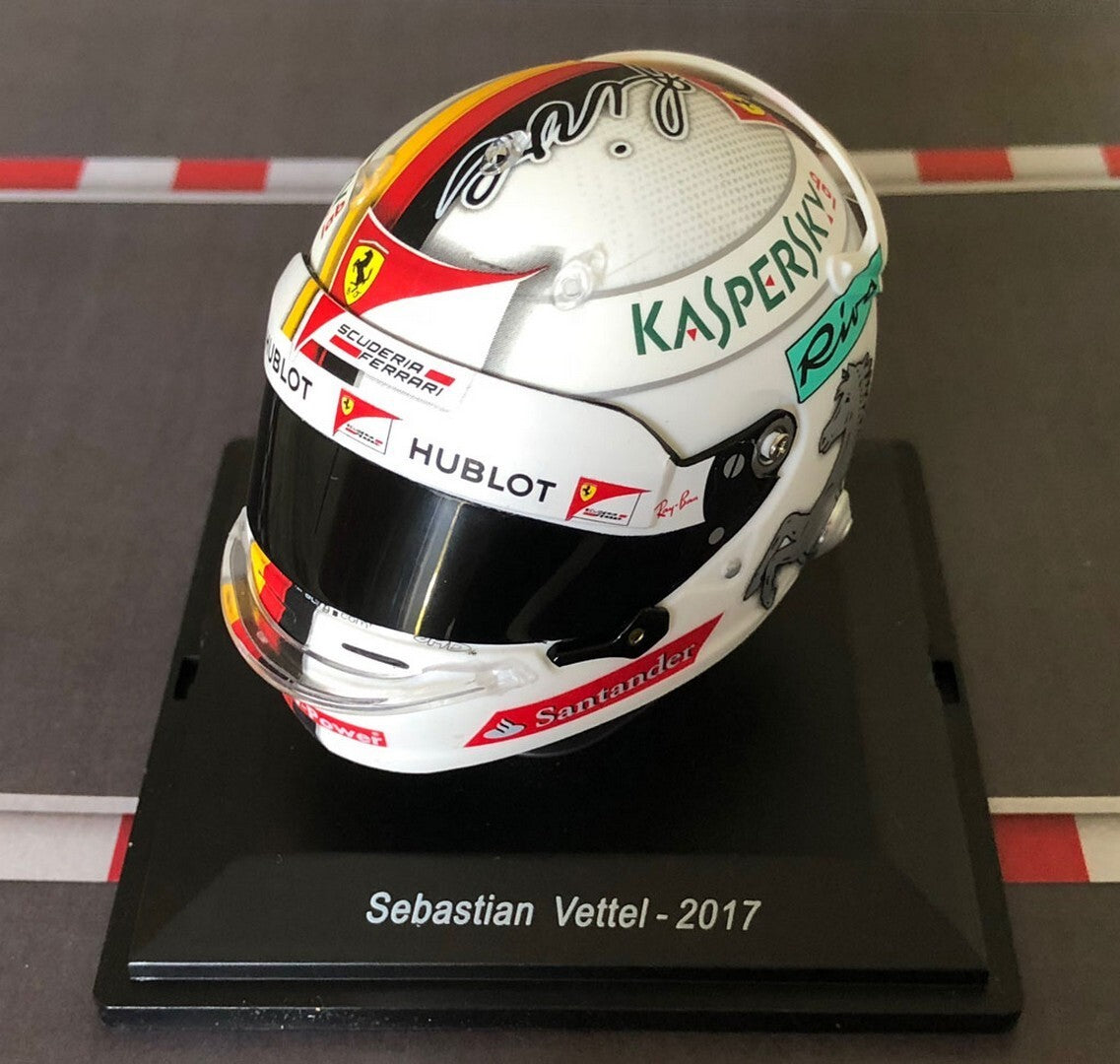 Casca Sebastian Vettel Scuderia Ferrari #5 Formula 1 2017 cu vitrina plexiglass - 1/5 Spark Editions