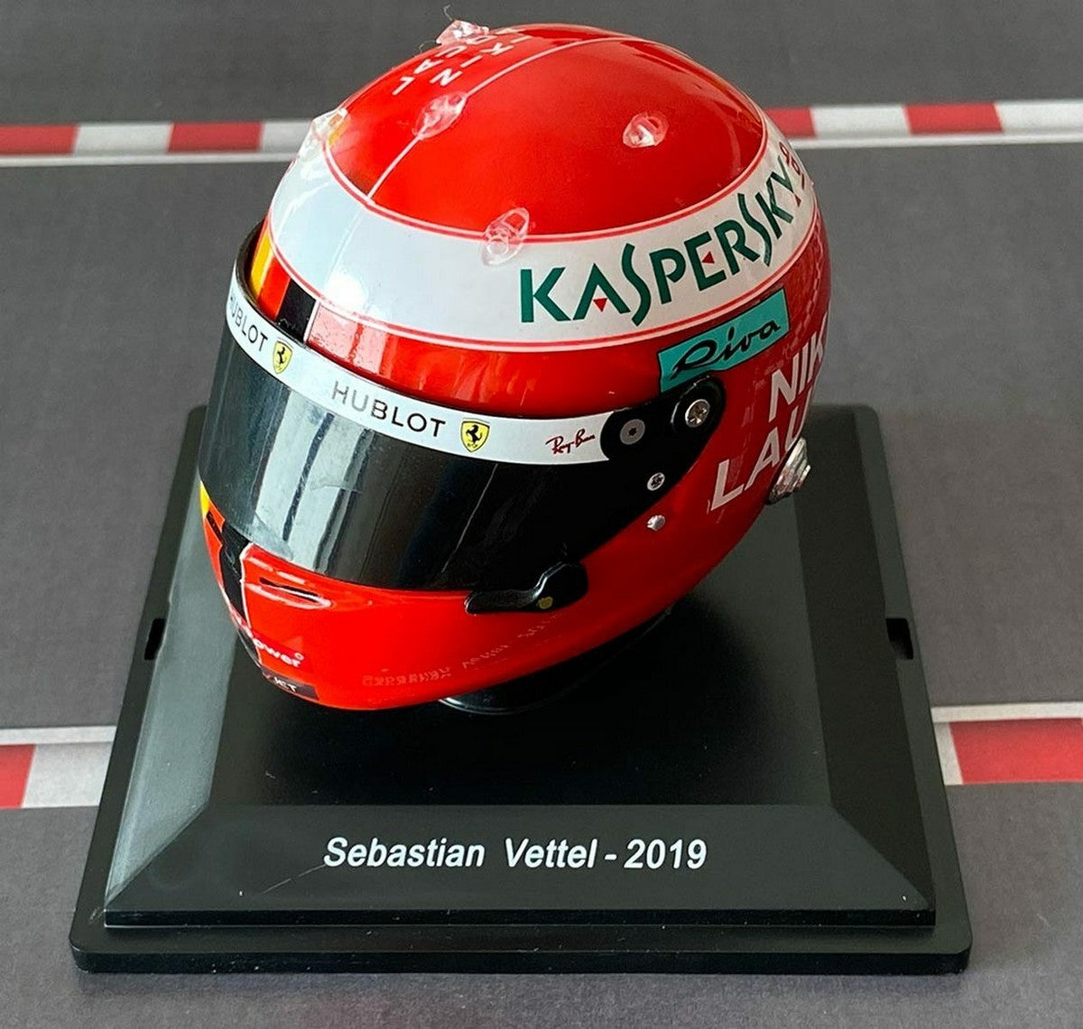 Casca Sebastian Vettel 2019 - 1/5 Spark